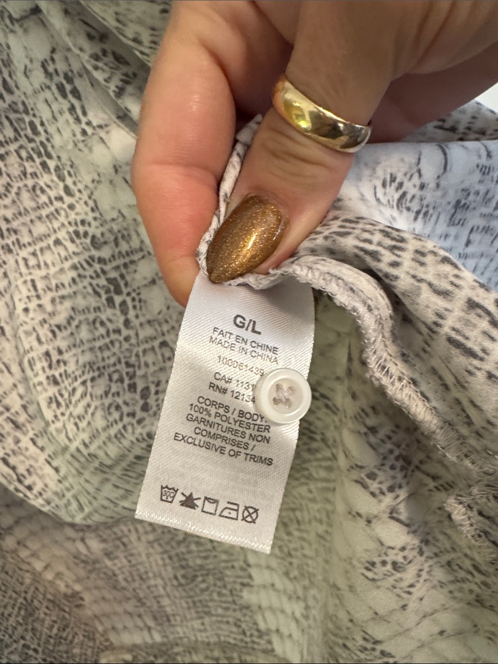 Dynamite Neutral Snake-Print Button-Front Blouse - Picture 4 of 8